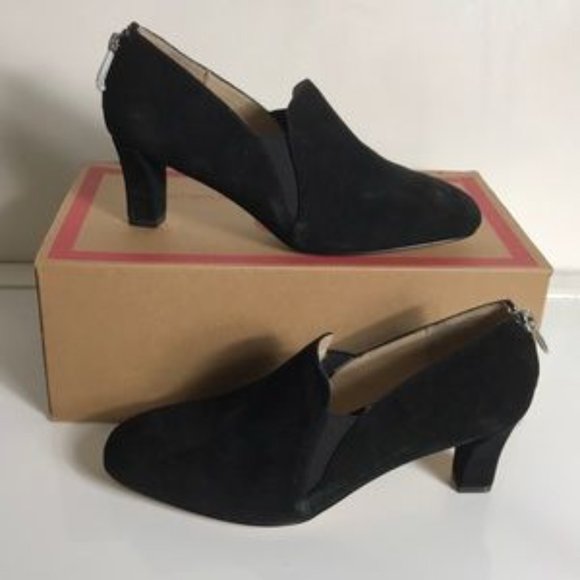 Adrienne Vittadini Suede Lave Classic Shootie Pump - Picture 6 of 7